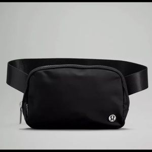 Lululemon Everywhere Belt Bag Black NWT